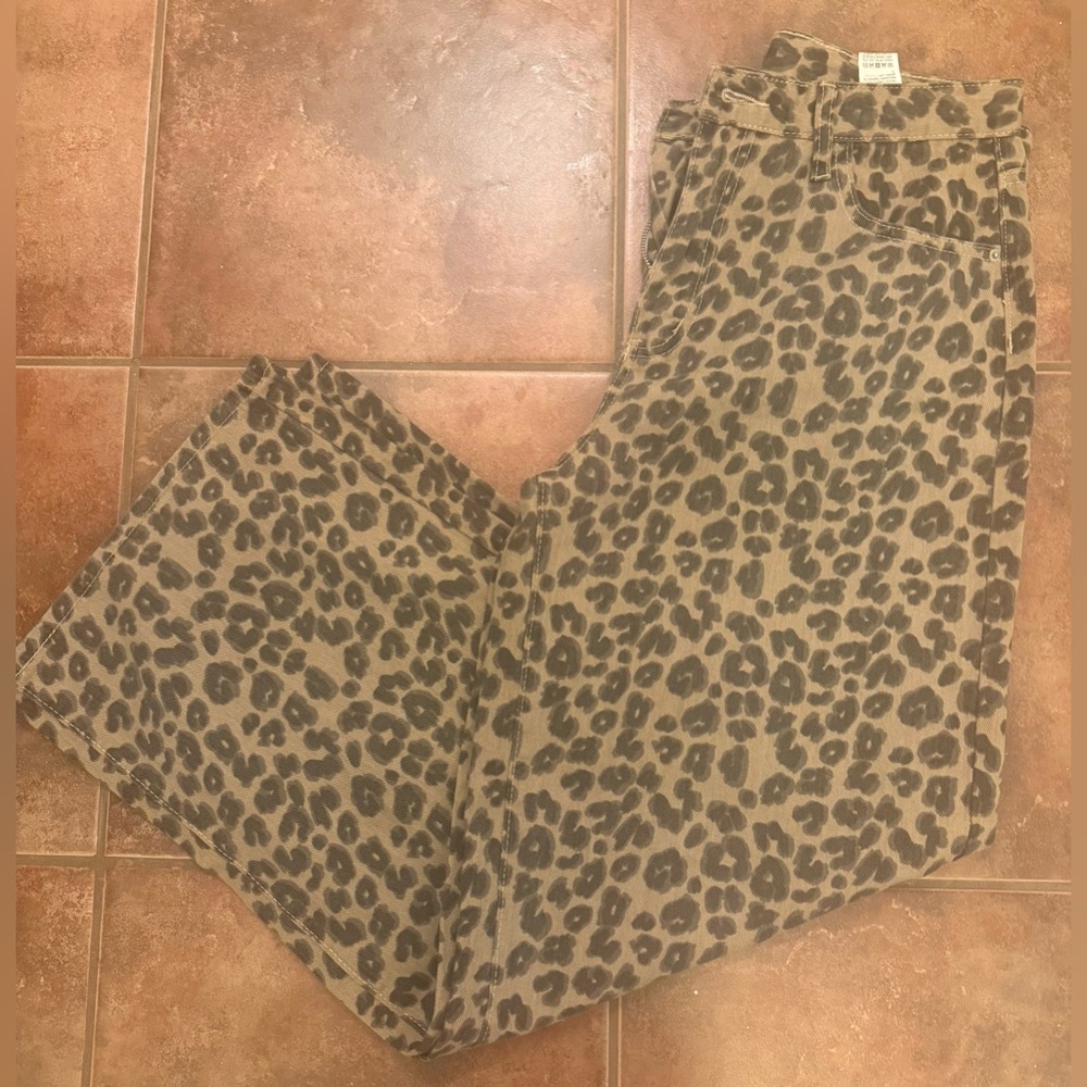 Leopard Print Wide Leg Jeans NWOT - Picture 8 of 8